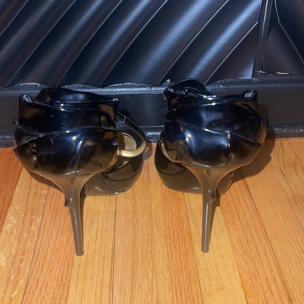 Shoes - Picture 2 of 7